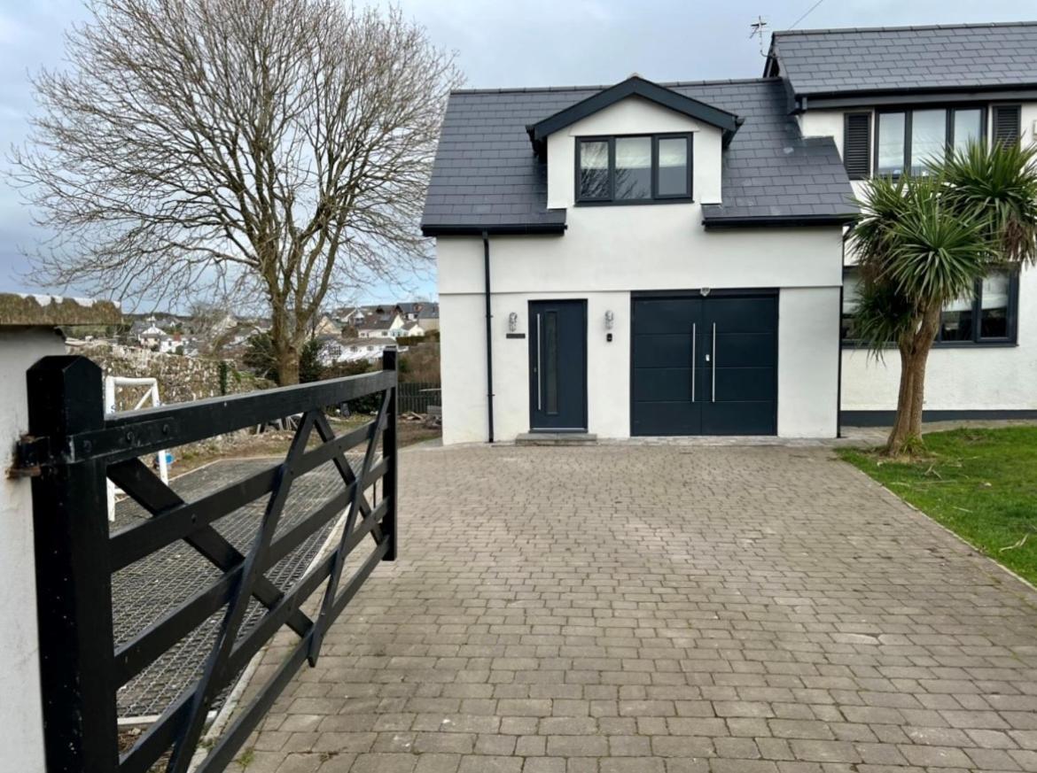 Orchard Lodge -Coastal Retreat, New Build, Village Views, Private Garden And Terrace Saint Brides Major Eksteriør billede