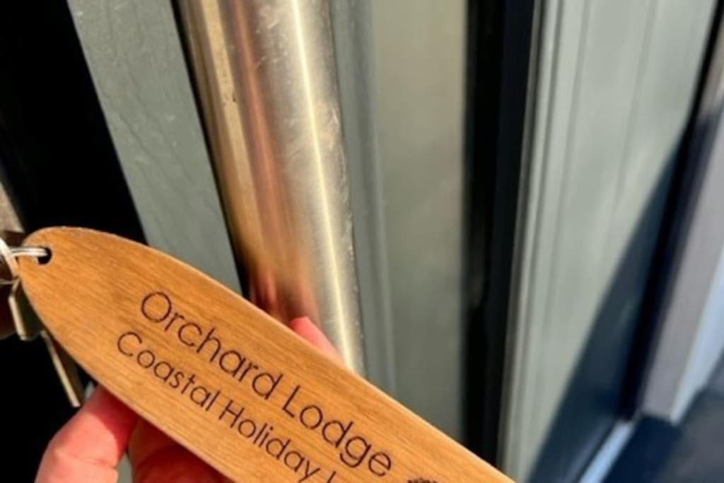 Orchard Lodge -Coastal Retreat, New Build, Village Views, Private Garden And Terrace Saint Brides Major Eksteriør billede