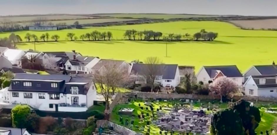 Orchard Lodge -Coastal Retreat, New Build, Village Views, Private Garden And Terrace Saint Brides Major Eksteriør billede